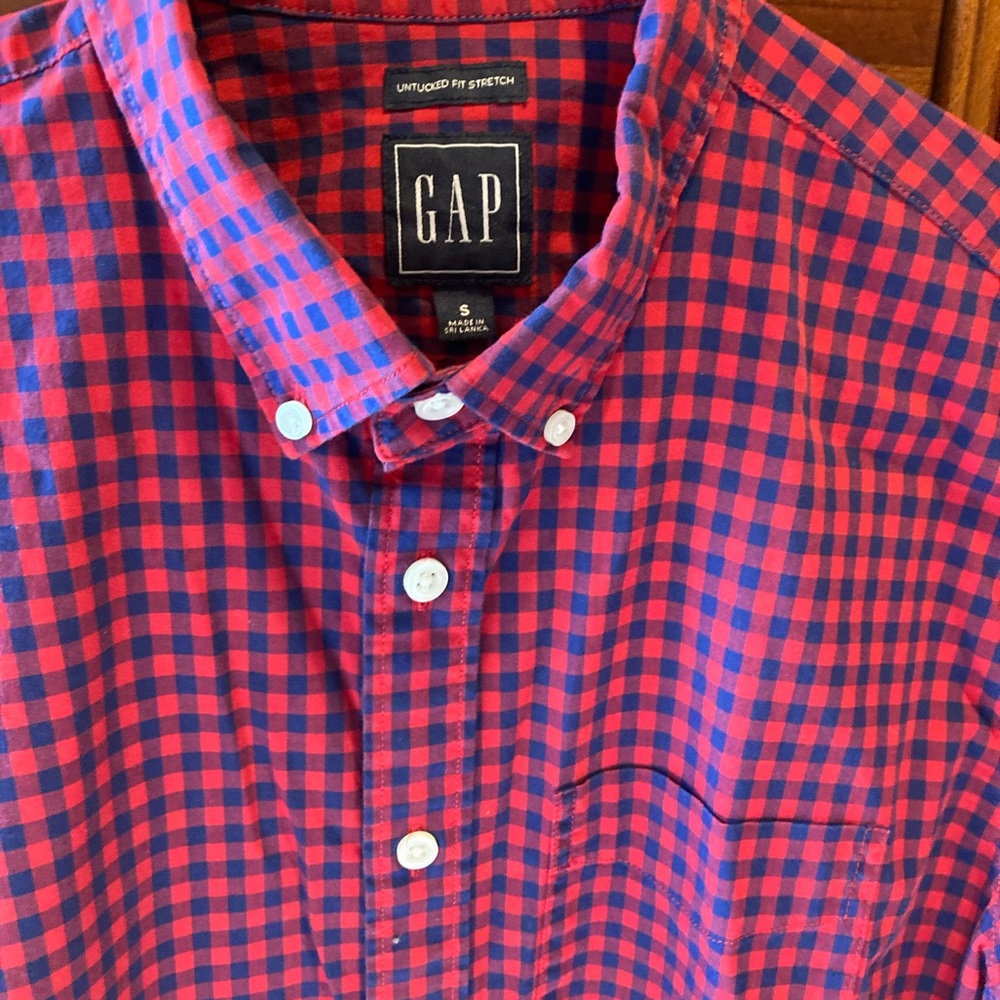 Gap men’s button down shirt, size small, navy blue and red checks, long sleeve - Picture 3 of 5